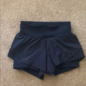 lululemon hotty hot shorts w/ spandex underneath